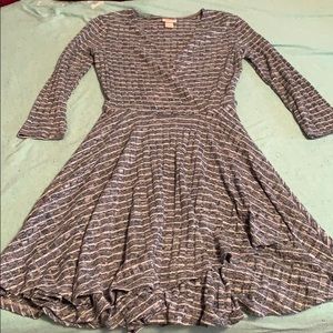 quarter sleeve vneck jersey dress